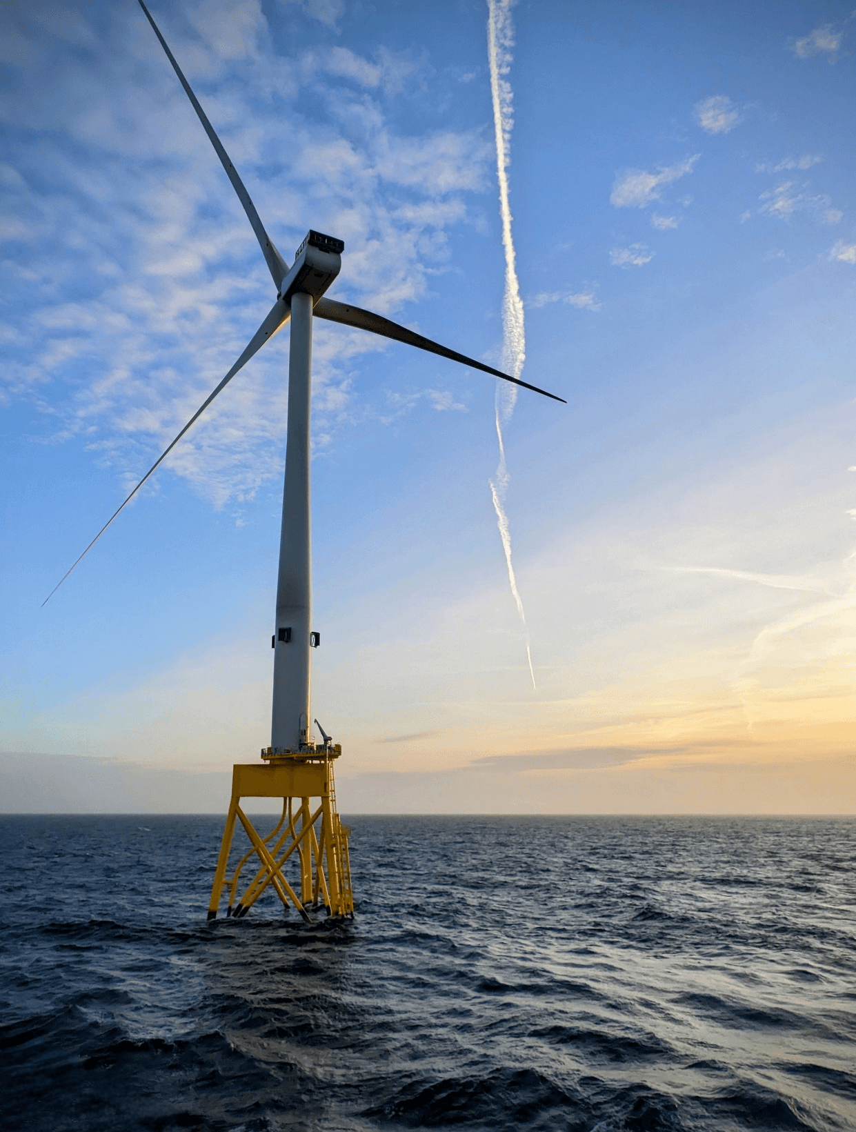 Offshore wind turbine on jacket foundation